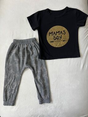 Mamas Boy Black Tee & Gray Jogger Set